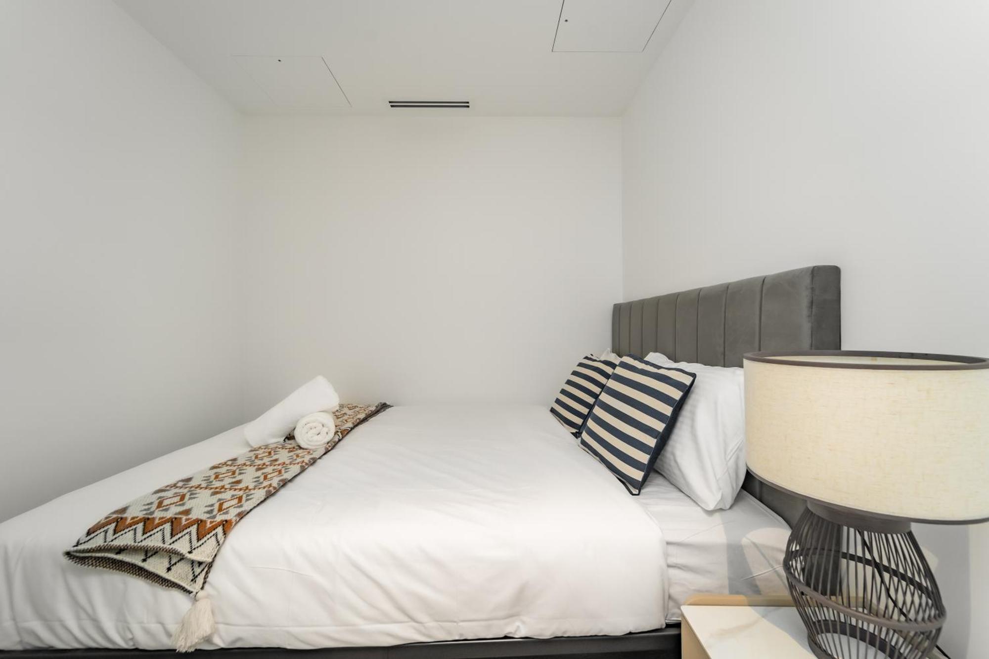 Apartment Cbd Modern With Pool Gym 10ppl Sydney
