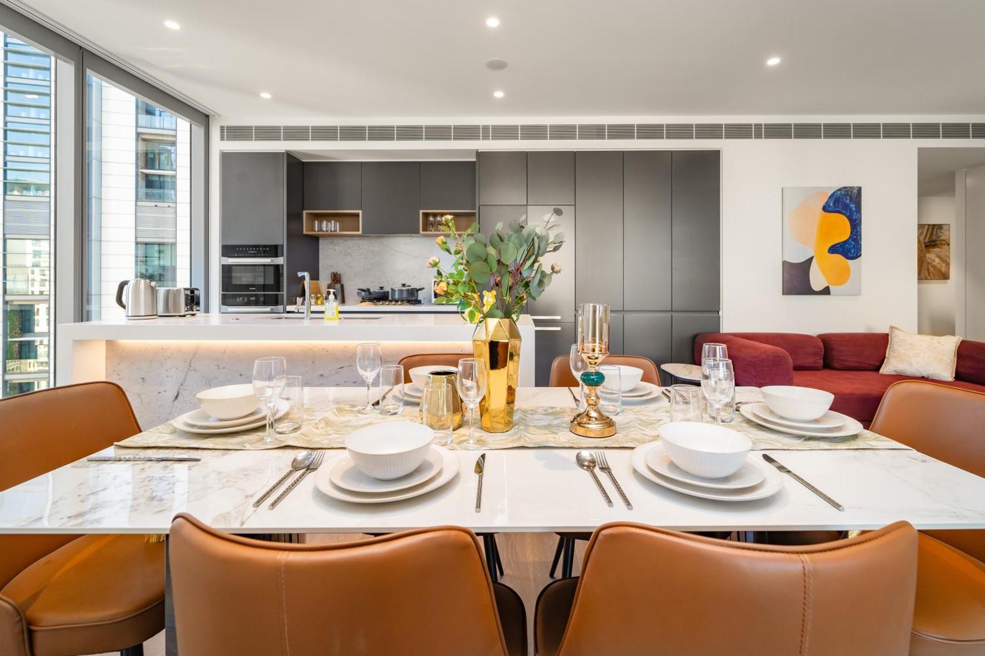 Cbd Modern With Pool Gym 10ppl Apartment